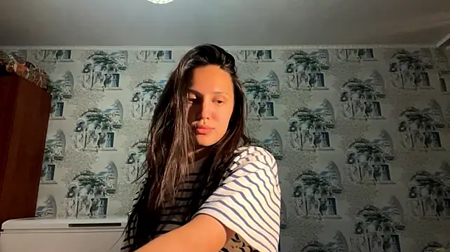 MarinaTuray live cam on StripChat