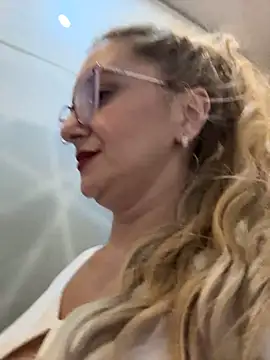 Megan_Lara__