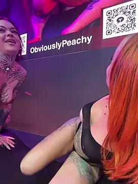 ObviouslyPeachy live cam on StripChat