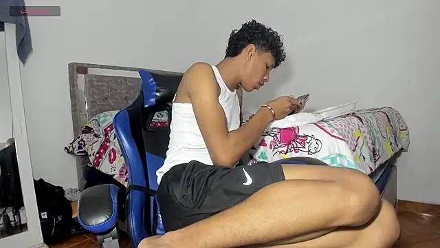 Ggoldenboyx1 live sex cam