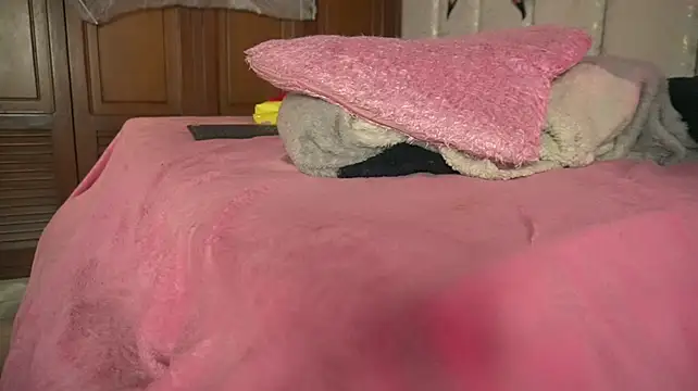 pocahotass_11 live cam on StripChat