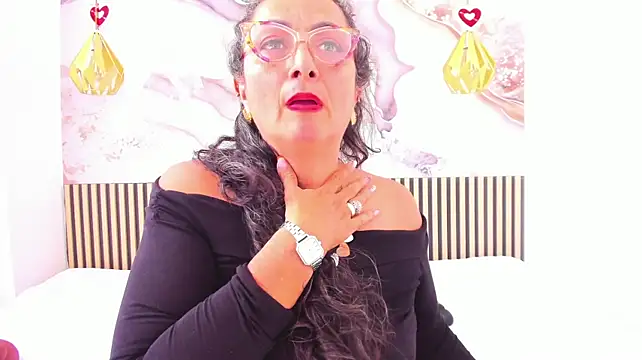 AlessandraLeroy1 live cam on StripChat