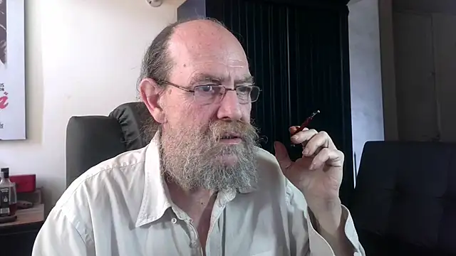 Uncle_Hottie live cam on StripChat