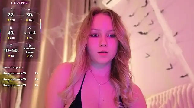 queenneee live cam on StripChat