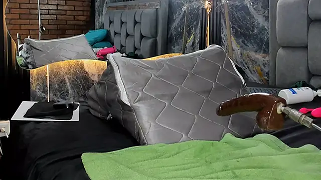 Couple_Gold69