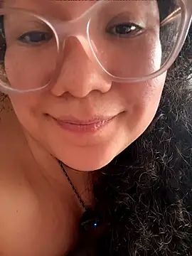 CurlyMilf_Vannexxxa live cam on StripChat