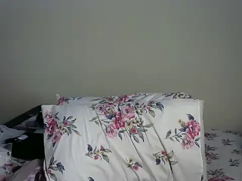 Cuttie_Aura live cam on StripChat