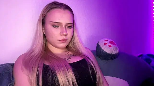 KyraBumbray live cam on StripChat