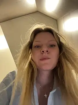 MaryHiggins live cam on StripChat