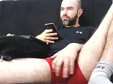 hairyandbigmann live cam on StripChat