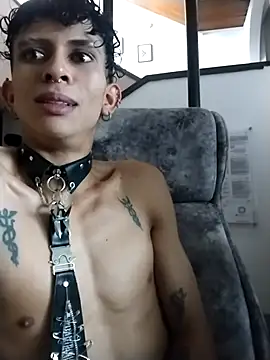 Maximoking26 live cam on StripChat