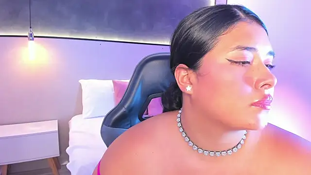 lola_cheerry live cam on StripChat