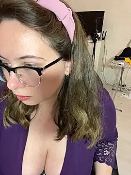 DienkaGreen live cam on StripChat