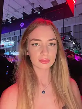 EvieEvans live cam on StripChat