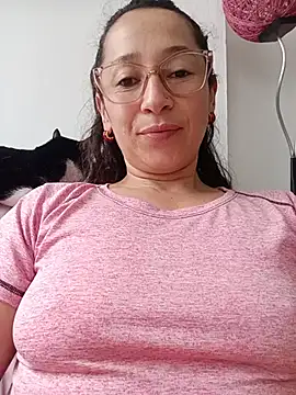 emilypoppy3 live cam on StripChat