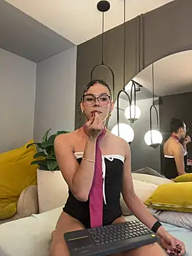 Luxa_Velvet live cam on StripChat