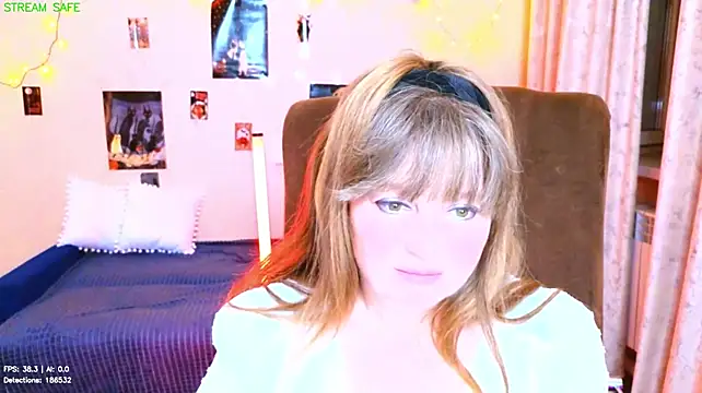 Melania_Cook live cam on StripChat