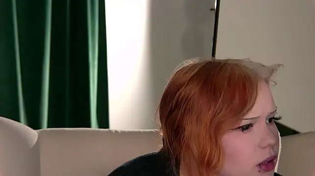 KittyNuarr live cam on StripChat