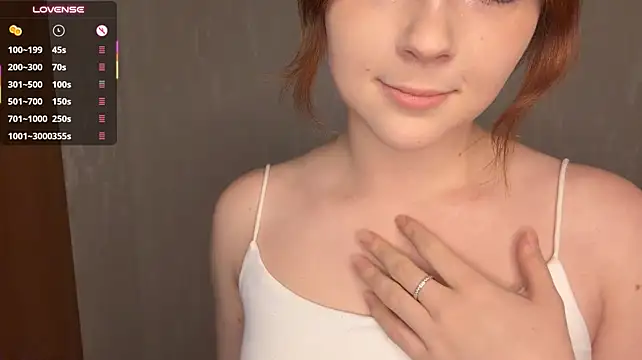 Hieveryonemi live cam on StripChat