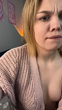 TalyaMeow live cam on StripChat