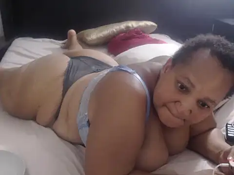 XHotJuicyBootyXX live cam on StripChat