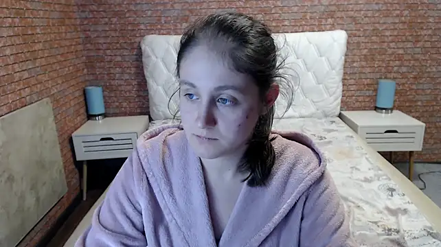 Holliy_Cooper live cam on StripChat