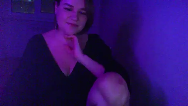 Lunessara live cam on StripChat