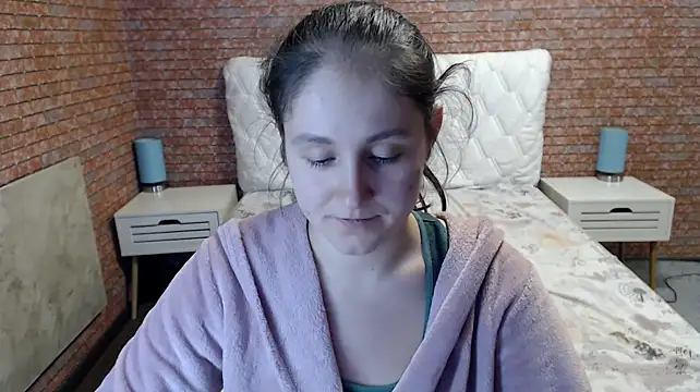 Holliy_Cooper live cam on StripChat