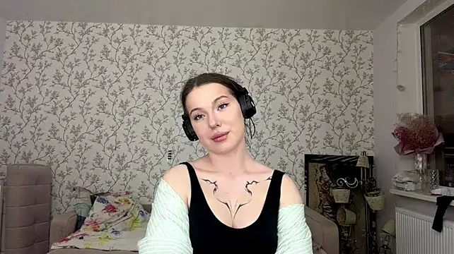 ElizbethPizza live cam on StripChat