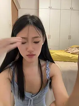 zhizhi03 live cam on StripChat