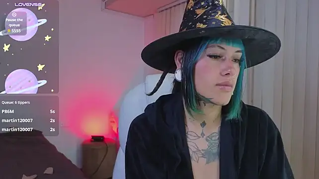 _sharlotte777 live cam on StripChat