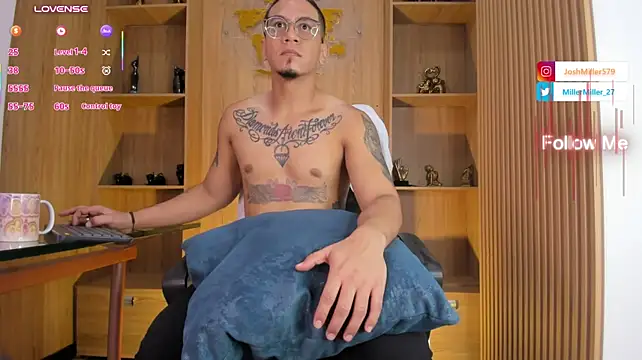 JoshMillerr_ live cam on StripChat