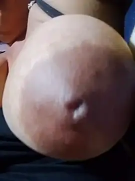 Hotmommax webcam