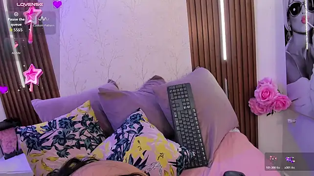 melany_sofiaa live cam on StripChat