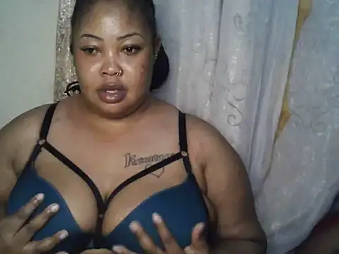 cutelook-boo live cam on StripChat