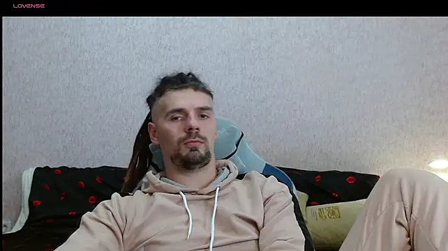 Aestheticguy101 live cam on StripChat