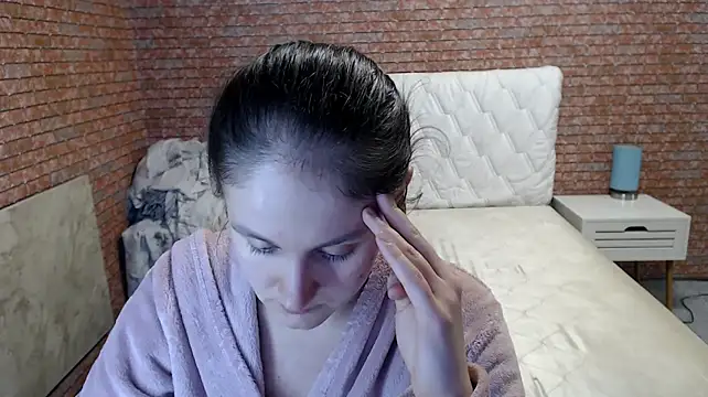 Holliy_Cooper live cam on StripChat