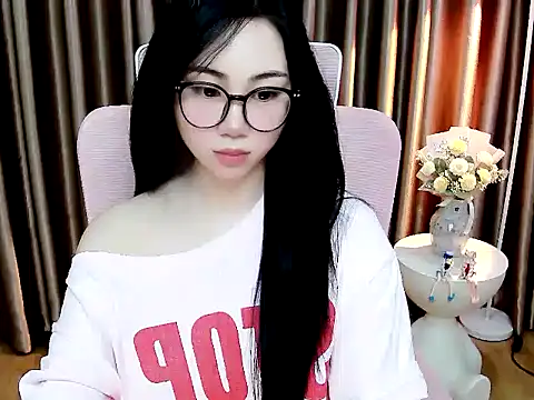 Helen_202 live cam on StripChat