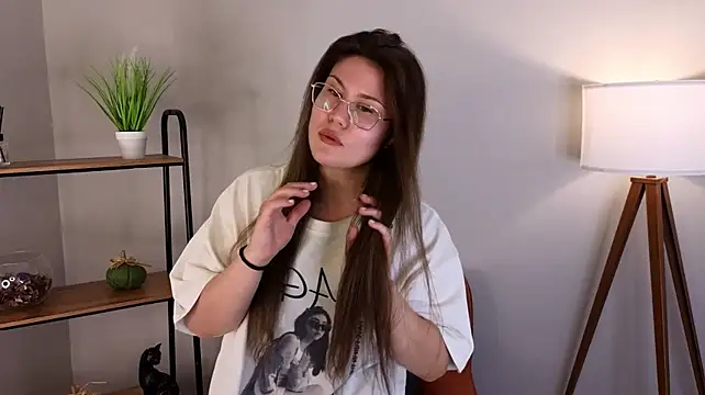 ItzelBolton live cam on StripChat