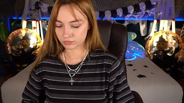 LizzaMoonn live cam on StripChat