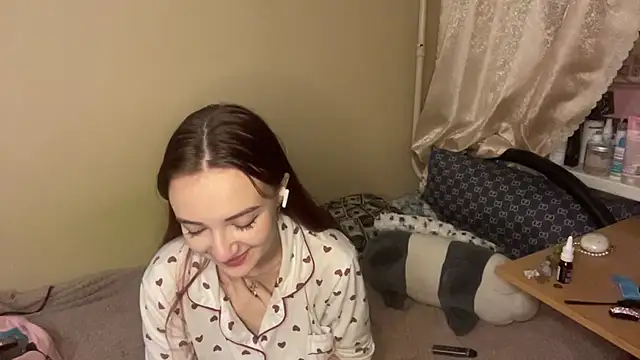 HildredGurrola live cam on StripChat