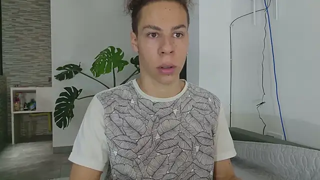 grey___27 live cam on StripChat