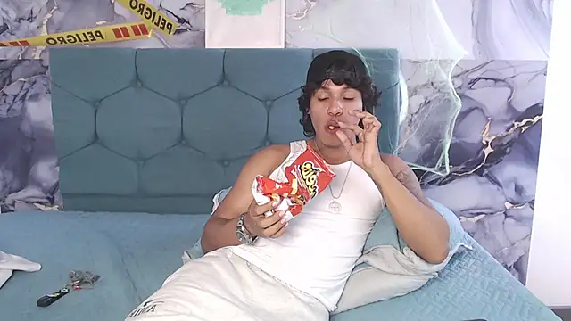 MaximilianRoth live cam on StripChat