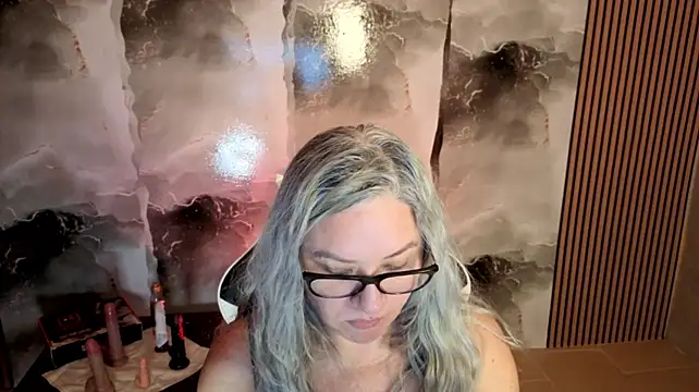 MarianL0ve live cam on StripChat