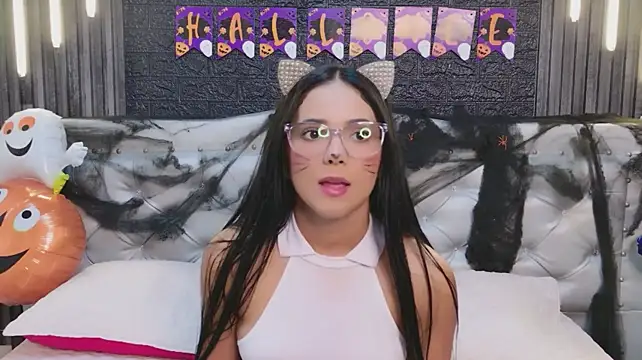 Pretty_Liaa_ live cam on StripChat