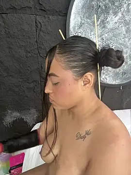 JessiBannkss live cam on StripChat