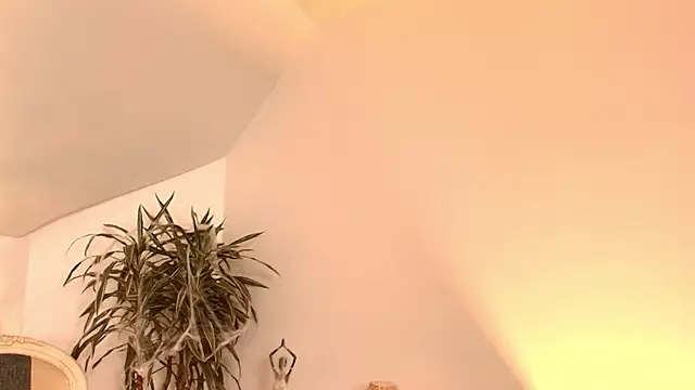 SunnyLuxxx live cam on StripChat