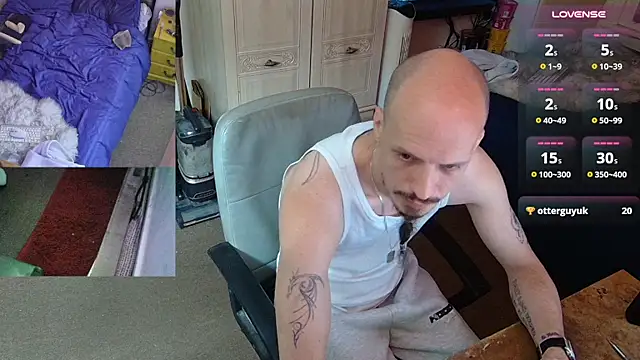 ryder2012 live cam on StripChat