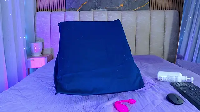 mia_scot webcam