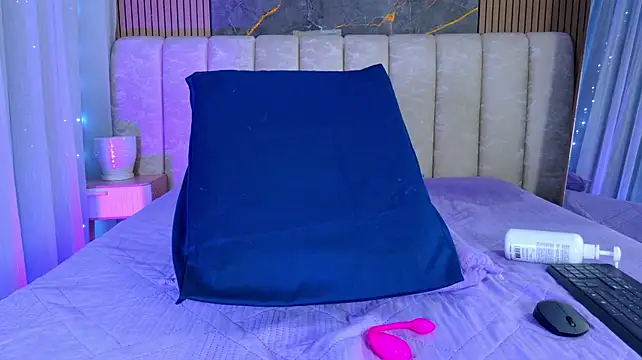 mia_scot (F young) - Show Big Squirt
